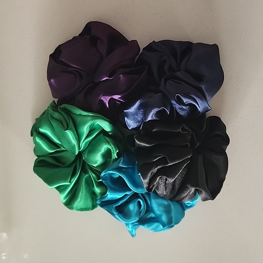 3/$25 scrunchie bundle of 5